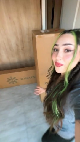 Anuncio en video con una creadora de contenido